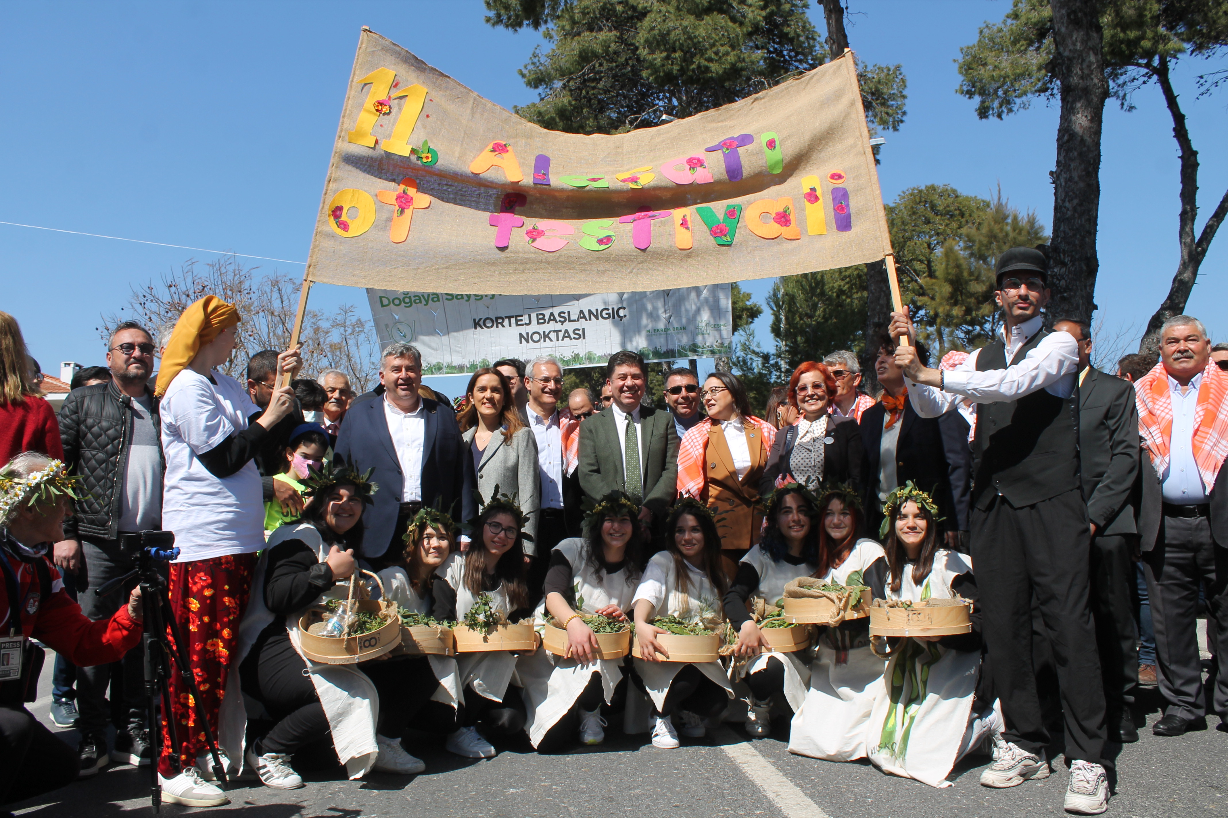 Alaçatı Ot Festivali'nde 'zeytinime dokunma' çağrısı