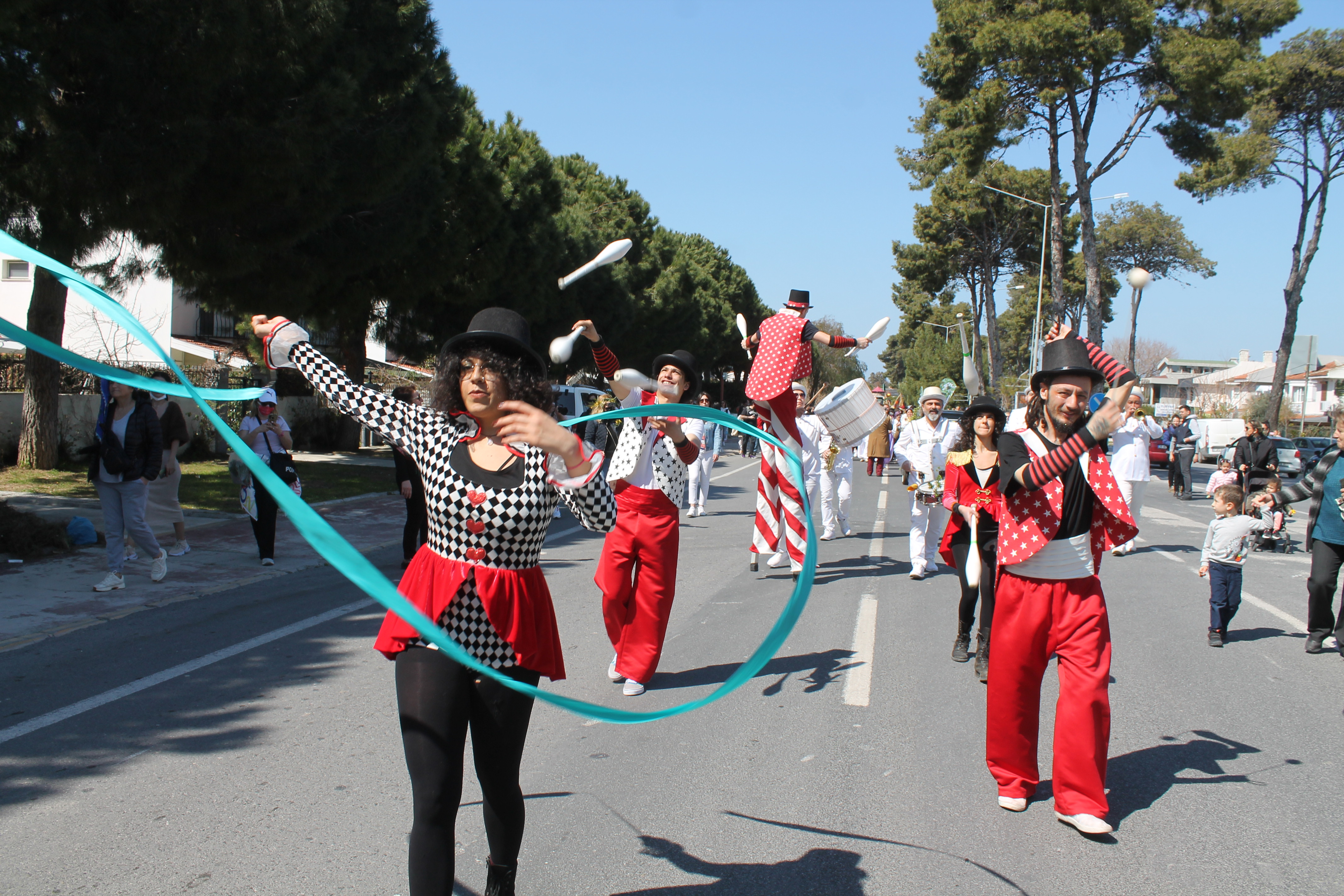 Alaçatı Ot Festivali'nde 'zeytinime dokunma' çağrısı