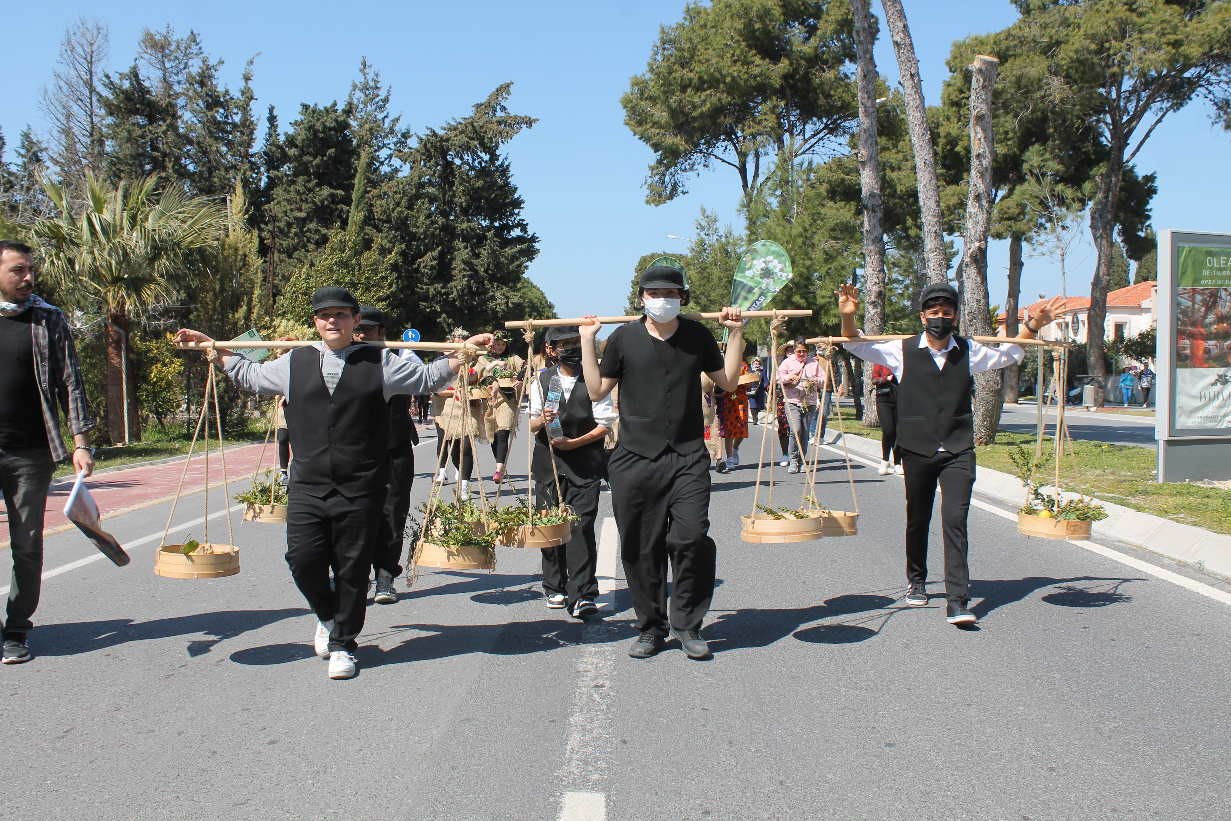 Alaçatı Ot Festivali'nde 'zeytinime dokunma' çağrısı