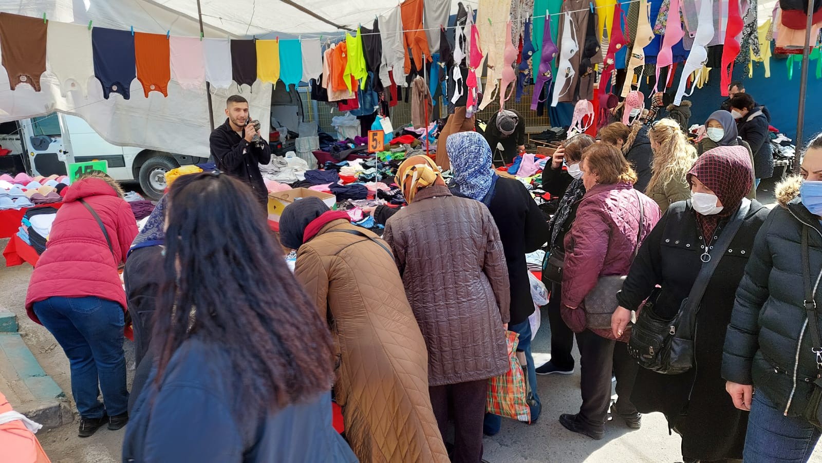 Edirne'de yine alışveriş izdihamı: Bulgar ve Yunanlar adım atacak yer bırakmadı