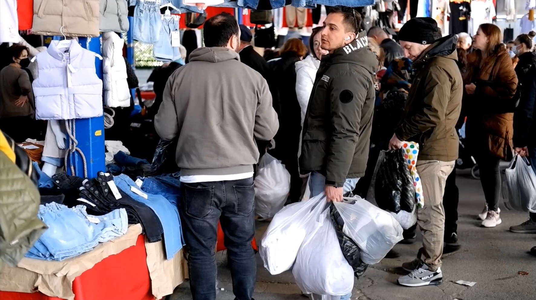 Edirne'de yine alışveriş izdihamı: Bulgar ve Yunanlar adım atacak yer bırakmadı