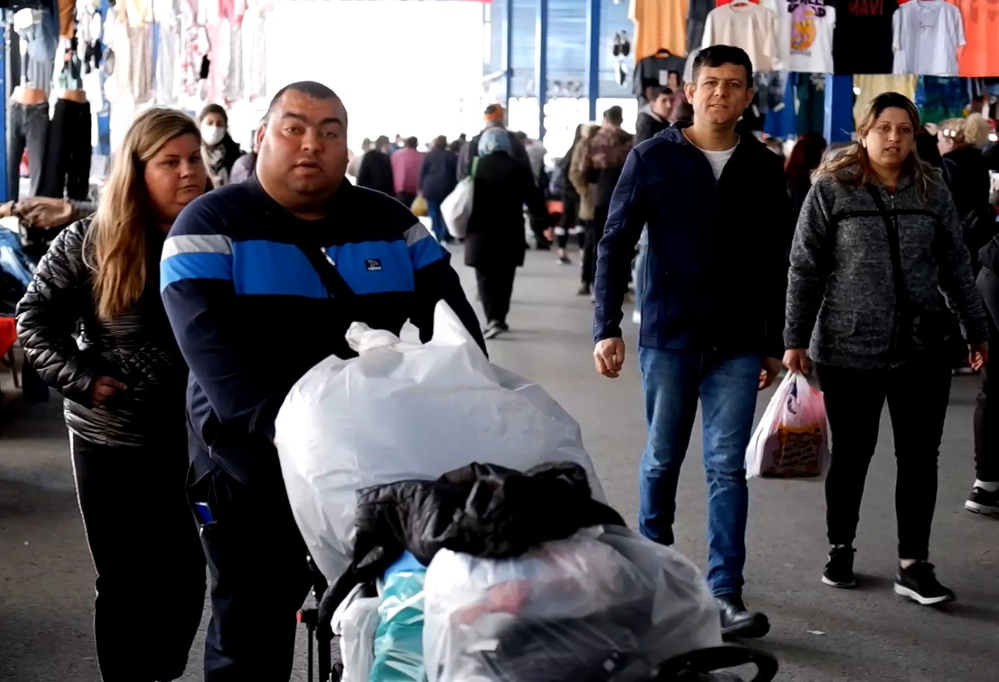 Edirne'de yine alışveriş izdihamı: Bulgar ve Yunanlar adım atacak yer bırakmadı