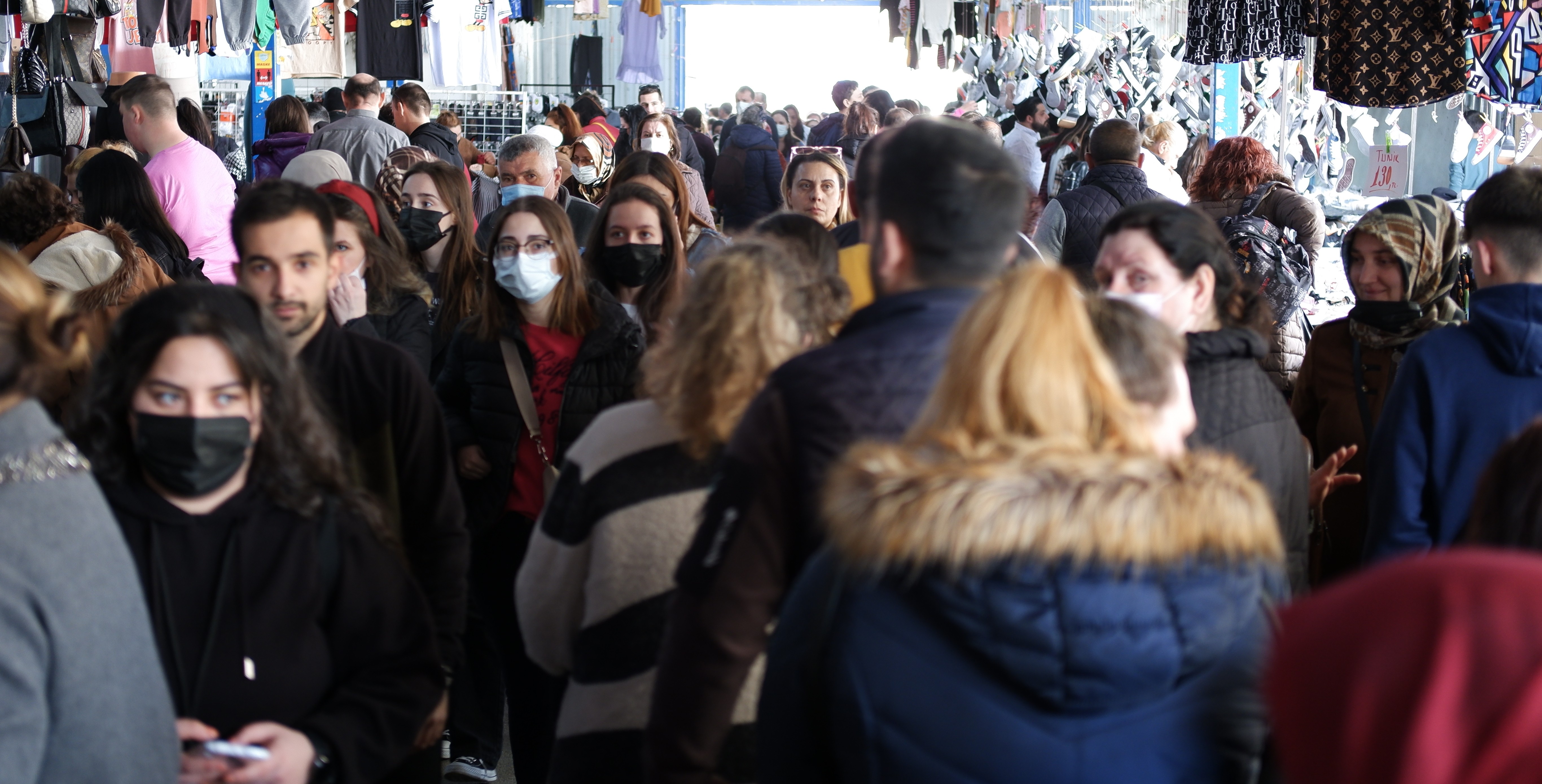 Edirne'de yine alışveriş izdihamı: Bulgar ve Yunanlar adım atacak yer bırakmadı