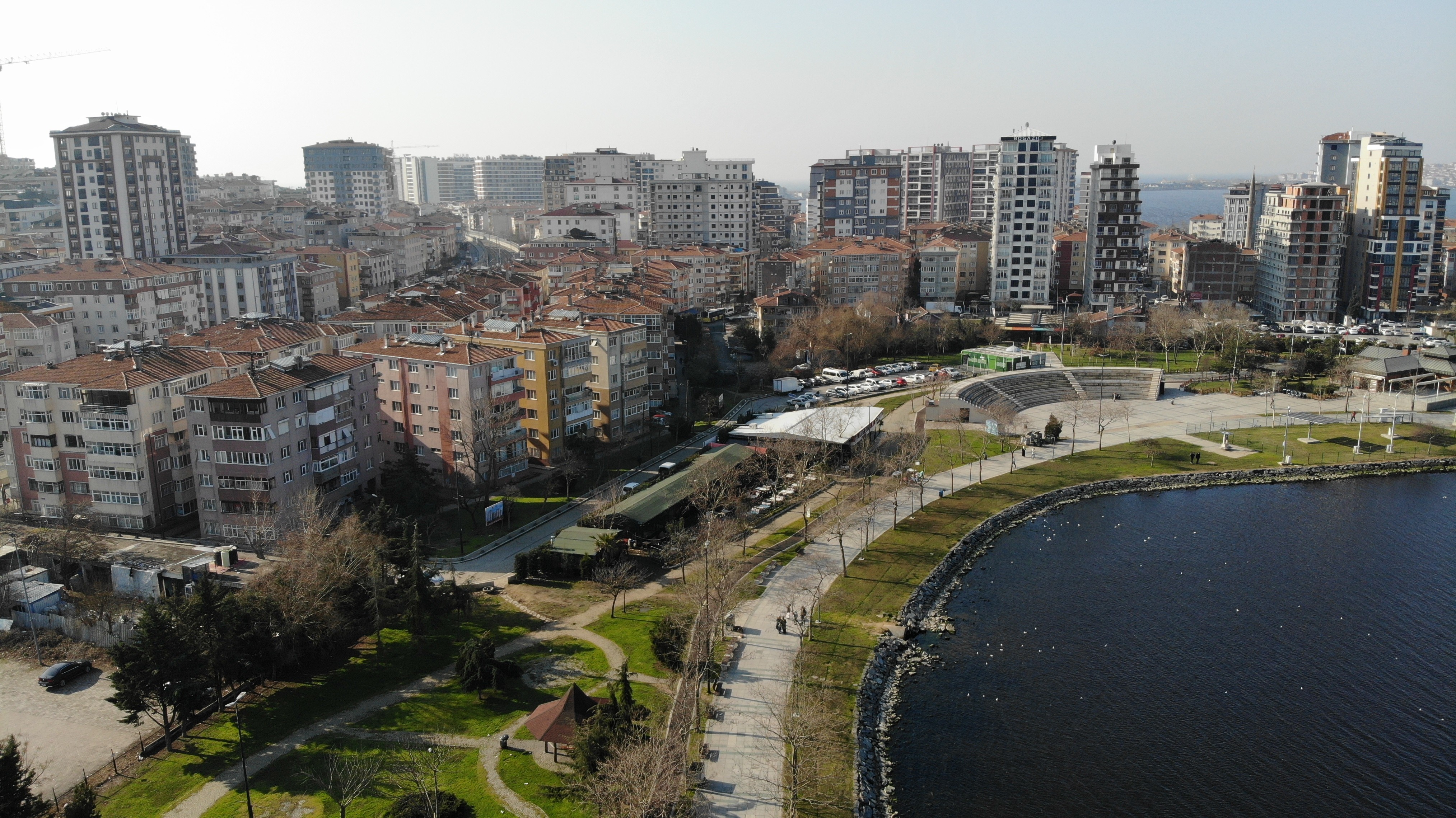 Küçükçekmece Gölü'nde endişelendiren görüntü