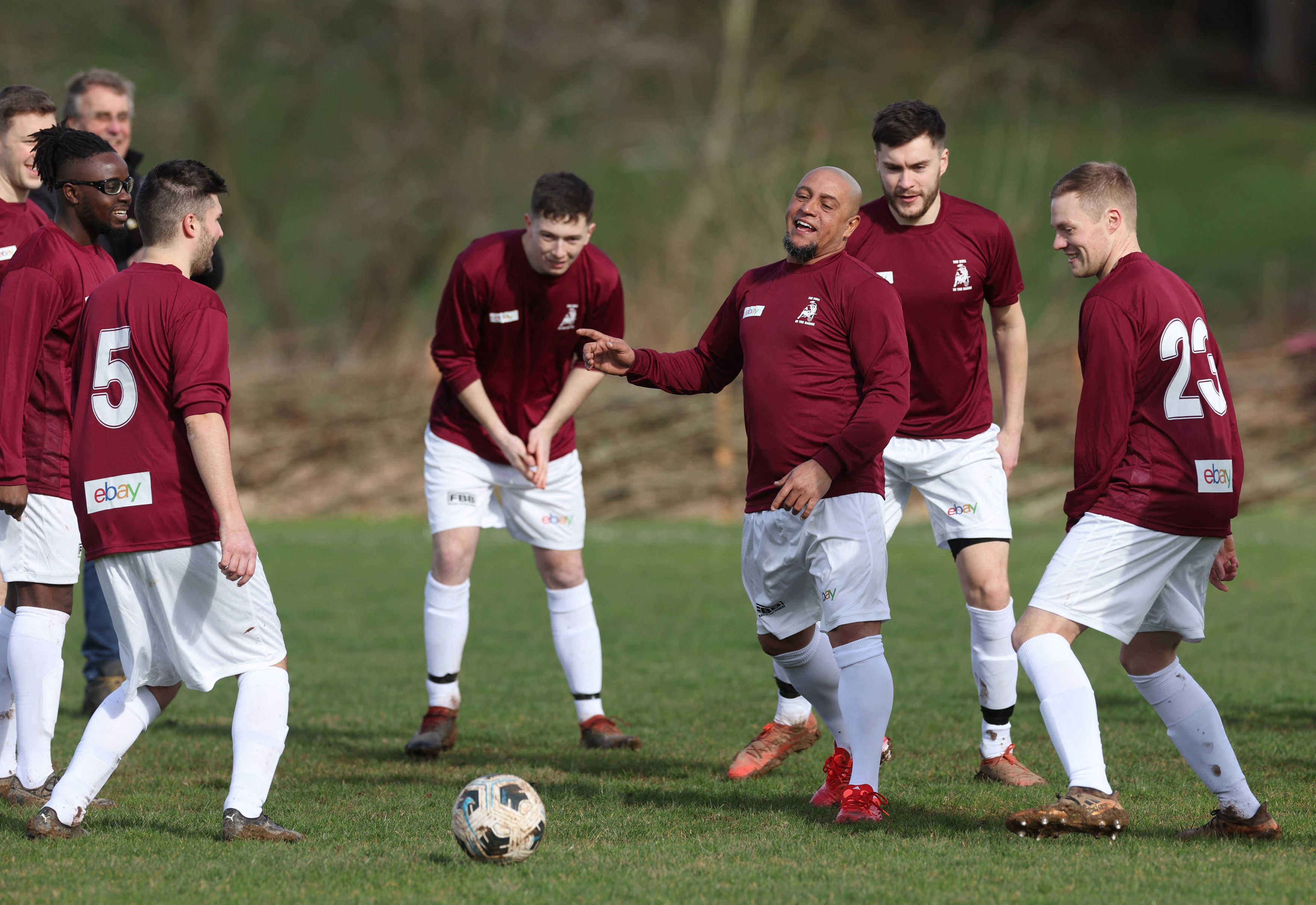 Roberto Carlos, amatör lig takımı ile sahaya çıktı