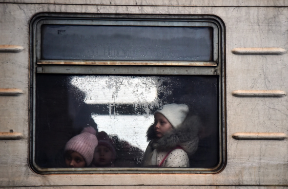 Lviv halkı tren istasyonuna akın ediyor