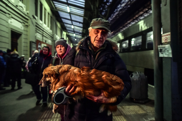 Lviv halkı tren istasyonuna akın ediyor