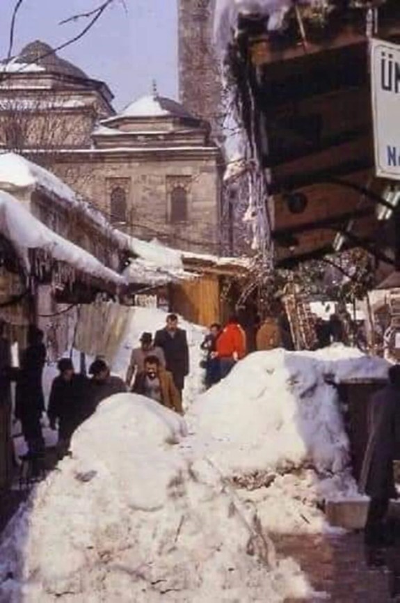 1987 İstanbul kışında neler yaşandı? Tarihe geçen kar fırtınasından çarpıcı fotoğraflar