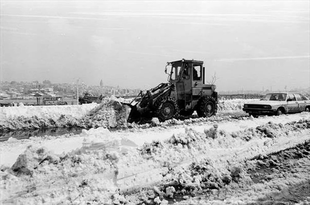 1987 İstanbul kışında neler yaşandı? Tarihe geçen kar fırtınasından çarpıcı fotoğraflar