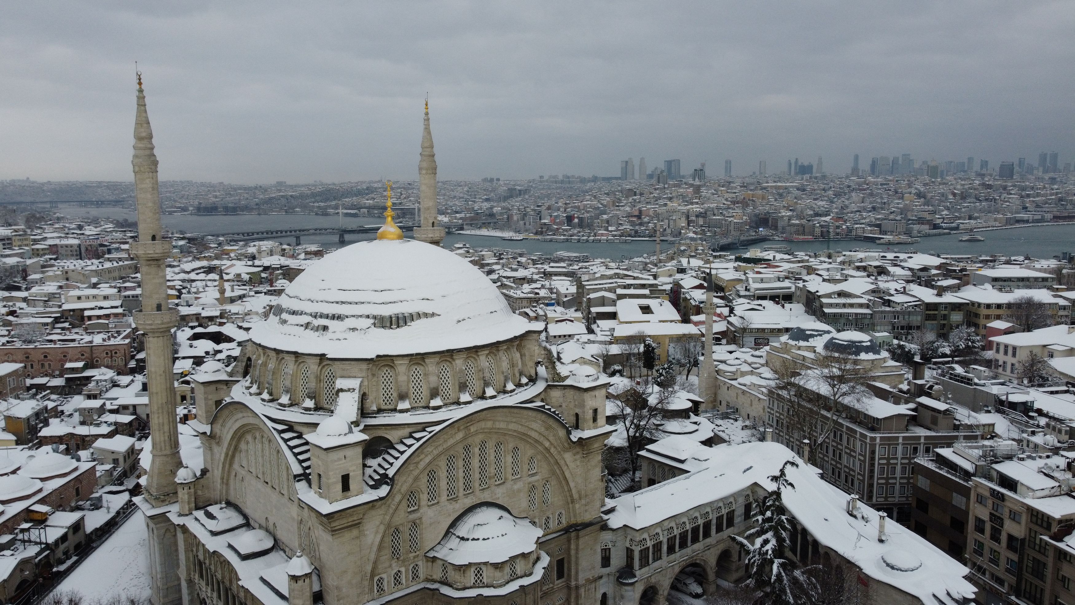 İstanbul kar yağışını bekliyor: Uyarılar art arda... 20 santimetreyi bulacak