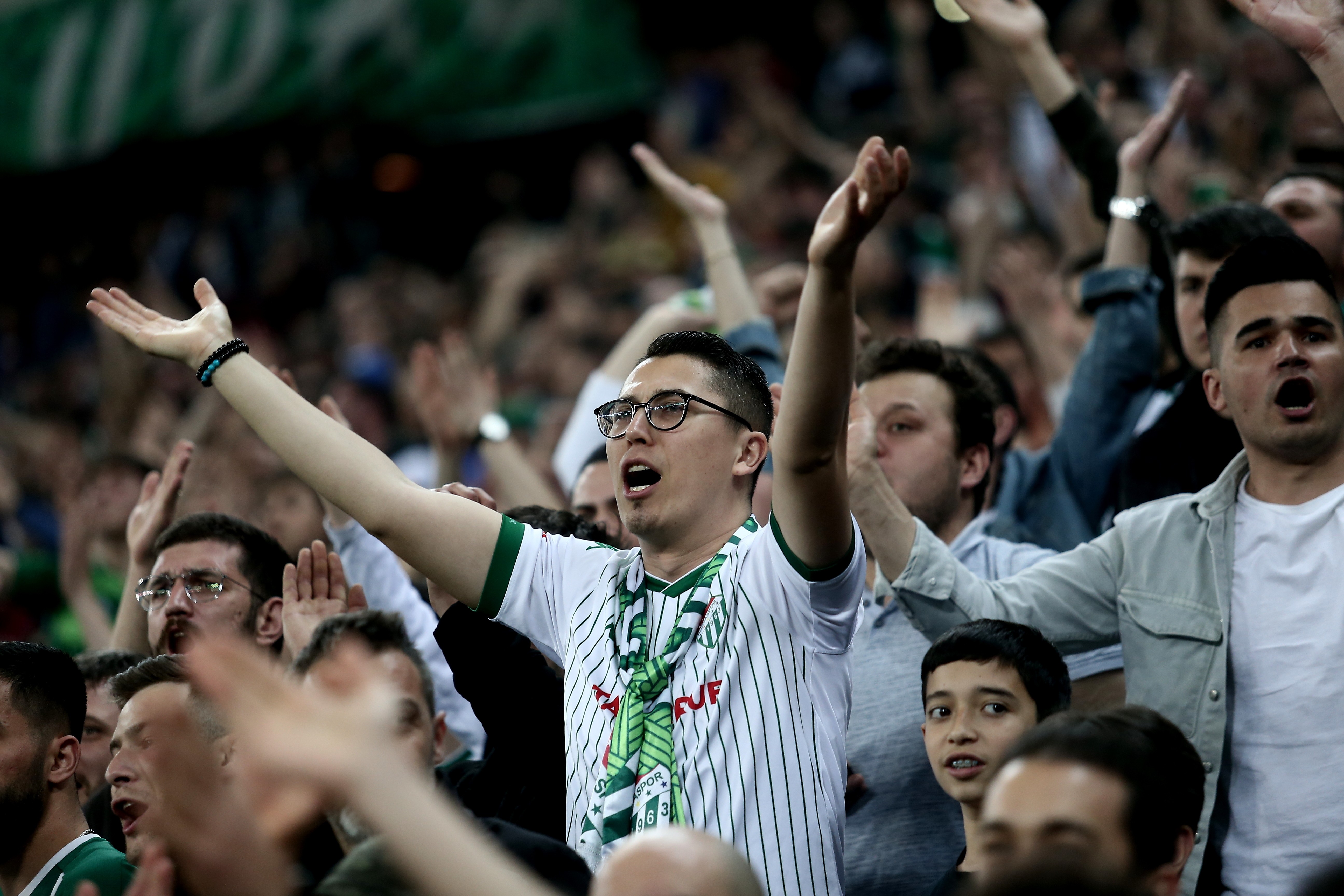 Kocaelispor taraftarları tesisi bastı, takım ve yönetim aleyhine sloganlar attı