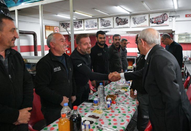 Kemal Kılıçdaroğlu, oto sanayi çalışanları ile iftar yaptı