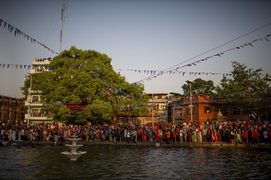 Nepal'de nisan festivali: Baharı ve yeni yılı umutla karşıladılar