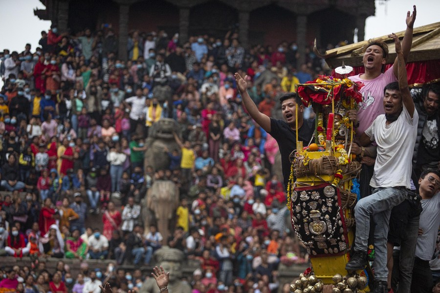 Nepal'de nisan festivali: Baharı ve yeni yılı umutla karşıladılar