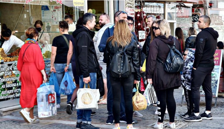 Üç ayda 500 bin kişi geldi, bozdurup bozdurup harcıyorlar