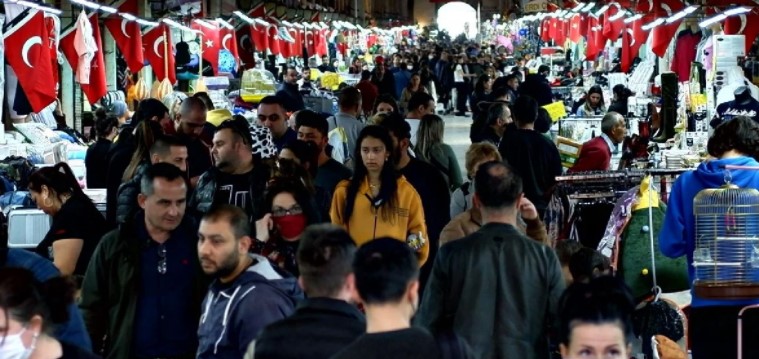 Üç ayda 500 bin kişi geldi, bozdurup bozdurup harcıyorlar