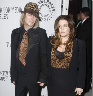 Lisa Marie Presley ikiz doğurdu