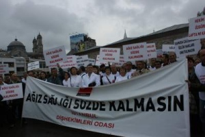 Diş hekimlerinden protesto