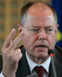 Steinbrueck: Kriz sona ermekten uzakta