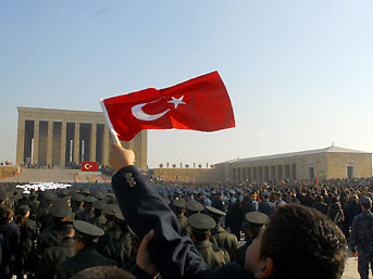 Anıtkabir'e ziyaretçi akını