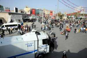 Taksim'de 27 kişi gözaltına alındı