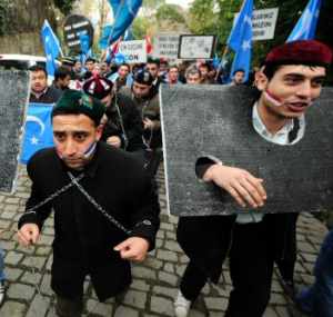 Doğu Türkistanlılar Çin'i protesto etti