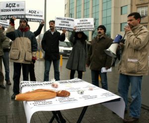 Asgari ücrete '80 kuruşluk sergi' ile protesto