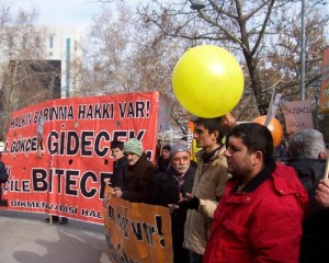 Gökçek'e balonlu protesto