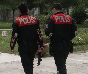 Yine sahte polis, yine zorbalık