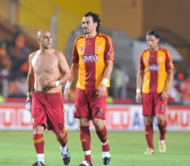 G.Saray berabere, Ali Sami Yen karıştı