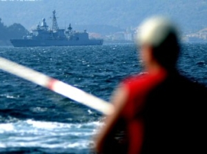 Nato gemisi Çanakkale sularında