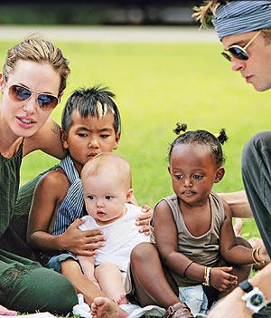 Jolie ve Pitt'den örnek yardım