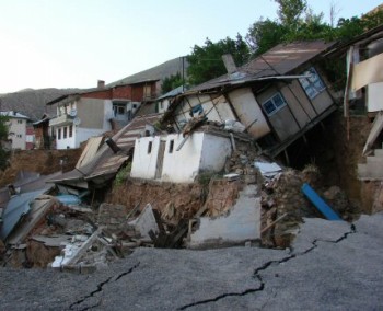 Rize'de toprak kayması