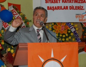 Arınç'tan çiftçiye azar