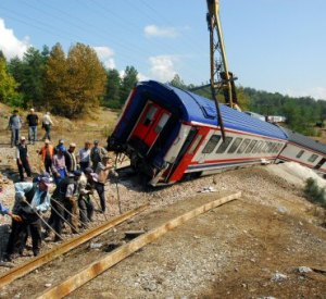 İzmir-Ankara treni traydan çıktı