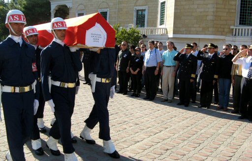 Pilot Engin Şener toprağa verildi