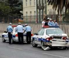 Çaldığı otomobille polis aracına çarptı