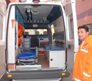 Ambulanstan sedye ve tıbbi malzeme çalındı