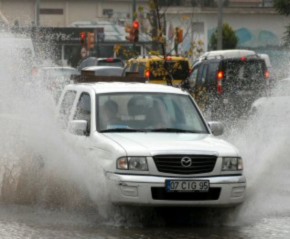 Antalya'da seralar zarar gördü