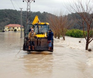 Antalya ve Muğla sele teslim