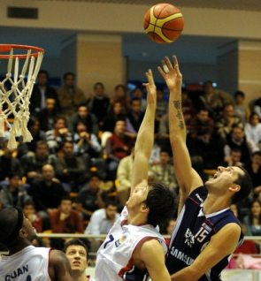 Efes Pilsen: 86 - Kepez Belediyesi: 57