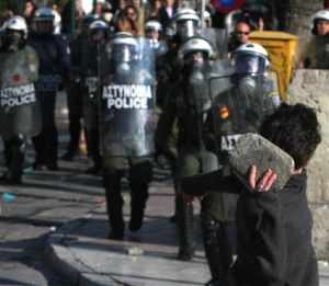 Polis memurlarından protesto gösterisi