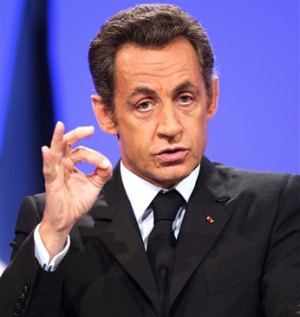 Halk, Sarkozy'e tepkili