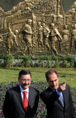 Bakanın rölyefinde Anıtkabir yok