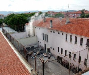 Cezaevlerinde kapasite fazlalığı var