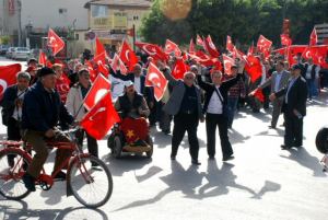 İskenderun'da bayrak yürüyüşü