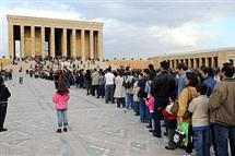 Kurban Bayramı'nda Anıtkabir'e ziyaretçi akını