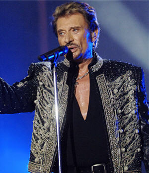 Hallyday komadan çıktı