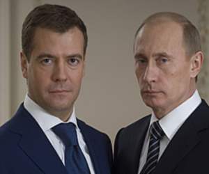 Kriz, Putin ve Medvedev'i gözden düşürdü