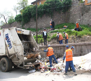 Çöp kamyonunun çarptığı 4 yaşındaki çocuk öldü